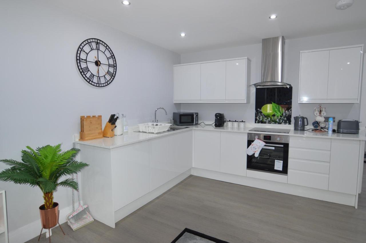 Morden Central Self Contained Flat By Cozynest Reading Exterior photo